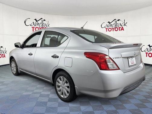 Brilliant Silver Metallic 2016 Nissan Versa 1.6 S+