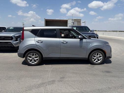 Steel Gray 2022 Kia Soul LX