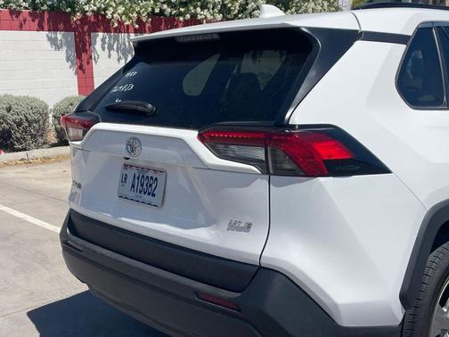 Ice Cap 2024 Toyota RAV4 XLE