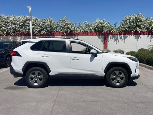 Ice Cap 2024 Toyota RAV4 XLE