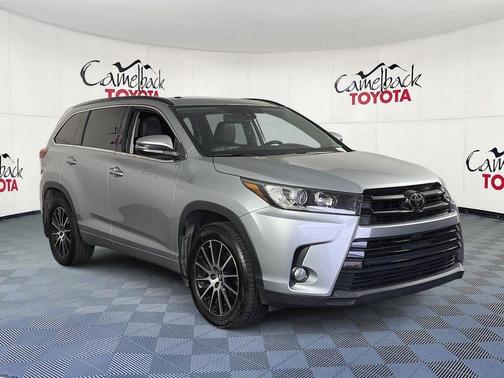 Celestial Silver Metallic 2017 Toyota Highlander SE