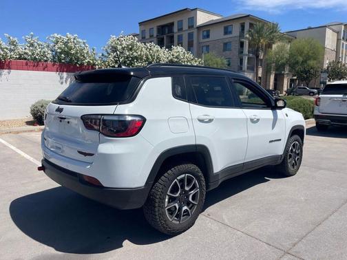 Bright White Clearcoat 2025 Jeep Compass Trailhawk