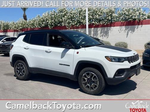 Bright White Clearcoat 2025 Jeep Compass Trailhawk
