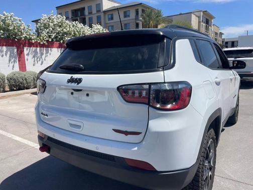 Bright White Clearcoat 2025 Jeep Compass Trailhawk