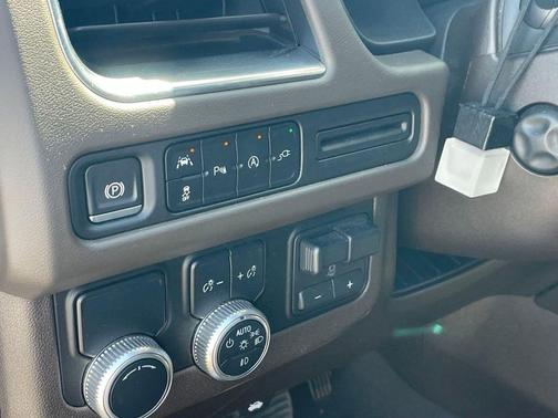 White Frost Tricoat 2021 GMC Yukon SLT