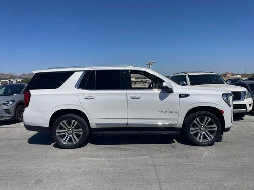 White Frost Tricoat 2021 GMC Yukon SLT