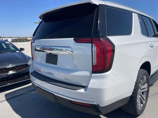 White Frost Tricoat 2021 GMC Yukon SLT