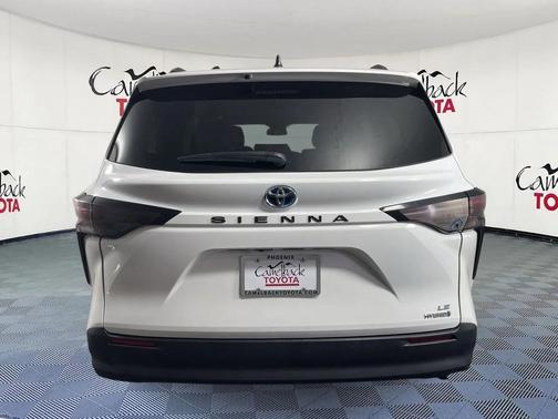 2023 Toyota Sienna LE