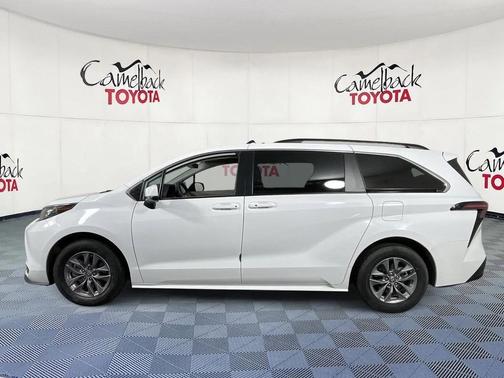 2023 Toyota Sienna LE
