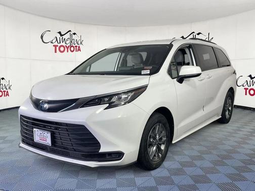2023 Toyota Sienna LE