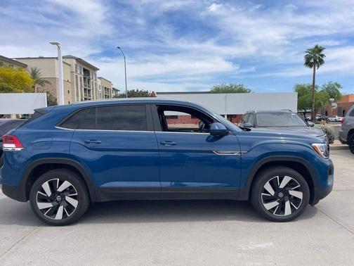 2025 Volkswagen Atlas Cross Sport 2.0T SE w/Technology
