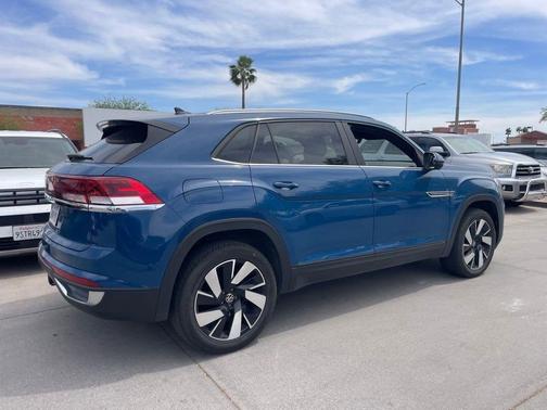 2025 Volkswagen Atlas Cross Sport 2.0T SE w/Technology