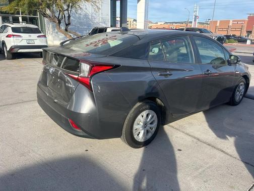 2021 Toyota Prius LE