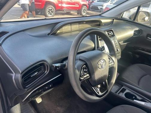 2021 Toyota Prius LE