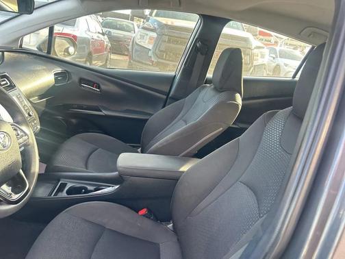 2021 Toyota Prius LE