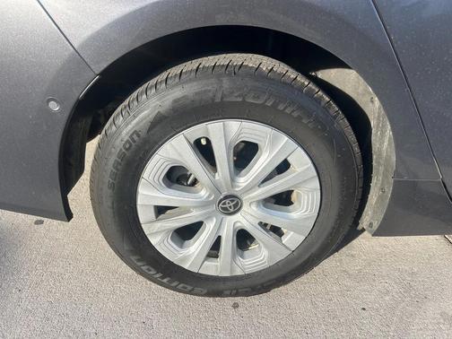 2021 Toyota Prius LE