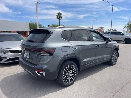 Monument Gray 2025 Volkswagen Taos 1.5T SE