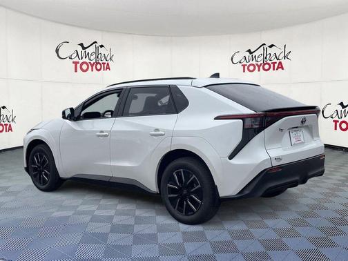 Wind Chill Pearl 2026 Toyota bZ XLE Plus