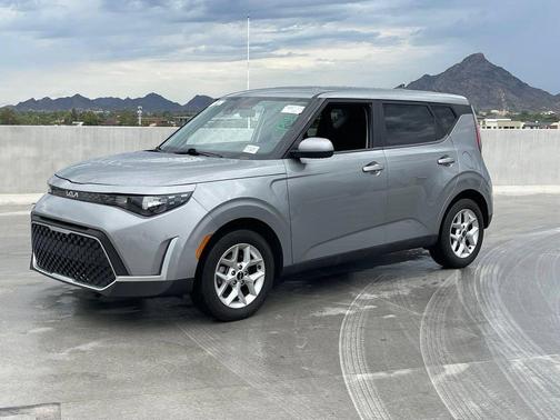 Steel Gray 2024 Kia Soul LX