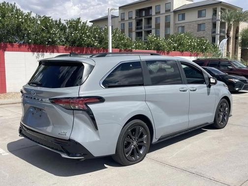 2024 Toyota Sienna XSE 7 Passenger