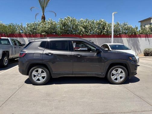 Granite Crystal Metallic Clearcoat 2022 Jeep Compass Latitude