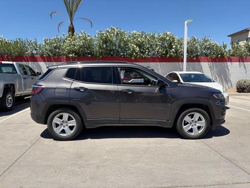 Granite Crystal Metallic Clearcoat 2022 Jeep Compass Latitude
