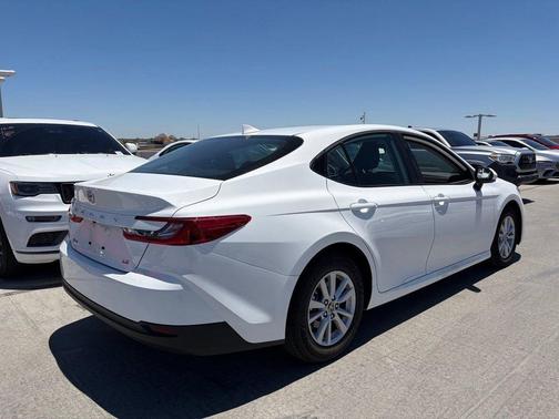 Ice Cap 2026 Toyota Camry LE