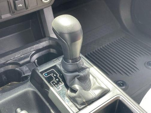 Ice Cap 2023 Toyota Tacoma SR