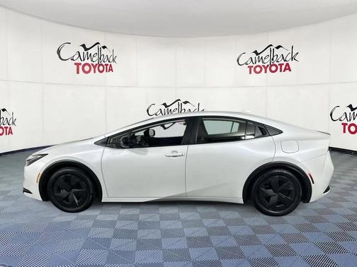 2025 Toyota Prius Plug-In Hybrid SE