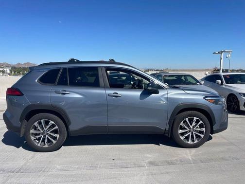 2025 Toyota Corolla Cross XLE