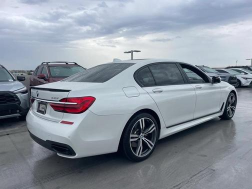 2019 BMW 740 740i