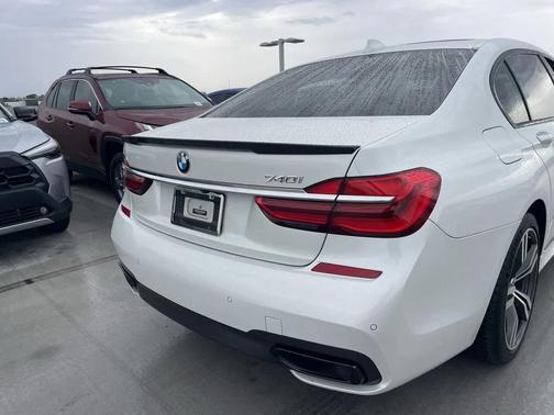 2019 BMW 740 740i