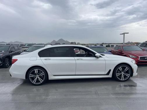 2019 BMW 740 740i