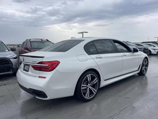 2019 BMW 740 740i