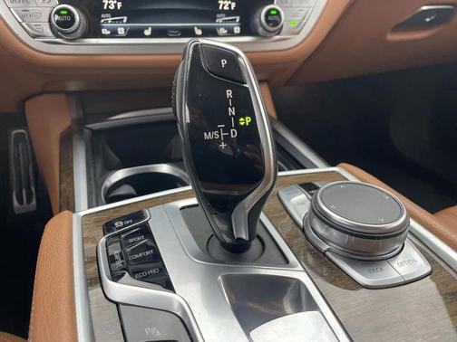 2019 BMW 740 740i
