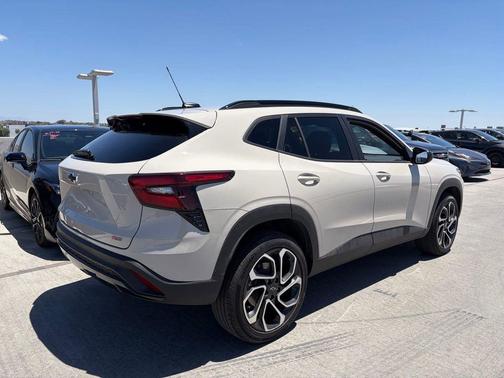 White Sands 2026 Chevrolet Trax FWD 2RS