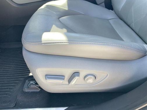 Wind Chill Pearl 2024 Toyota Highlander Hybrid Platinum