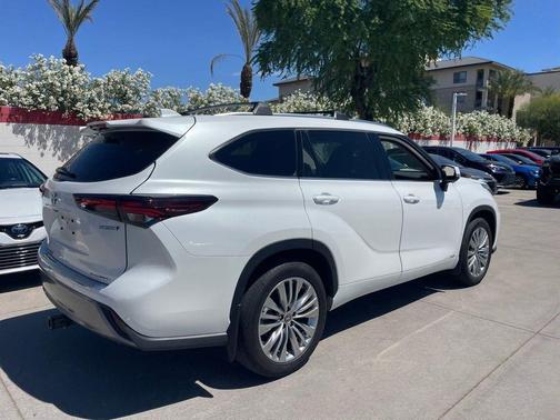 Wind Chill Pearl 2024 Toyota Highlander Hybrid Platinum