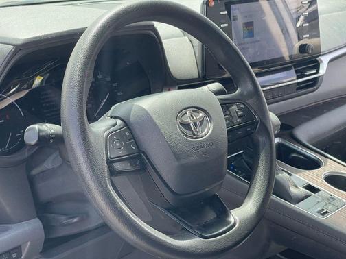 Celestial Silver Metallic 2022 Toyota Sienna LE