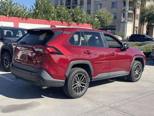 2022 Toyota RAV4 LE