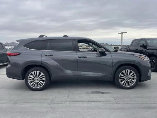 2023 Toyota Highlander Platinum