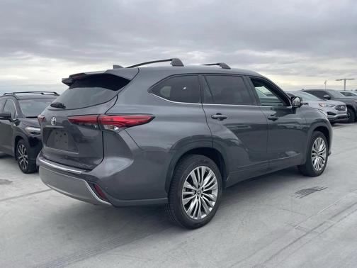 2023 Toyota Highlander Platinum