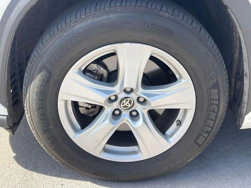 Blizzard Pearl 2021 Toyota Highlander LE