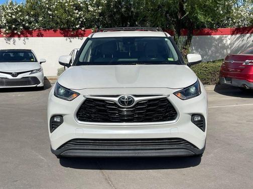 Blizzard Pearl 2021 Toyota Highlander LE