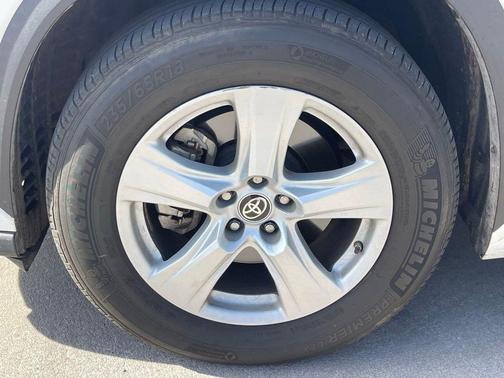 Blizzard Pearl 2021 Toyota Highlander LE