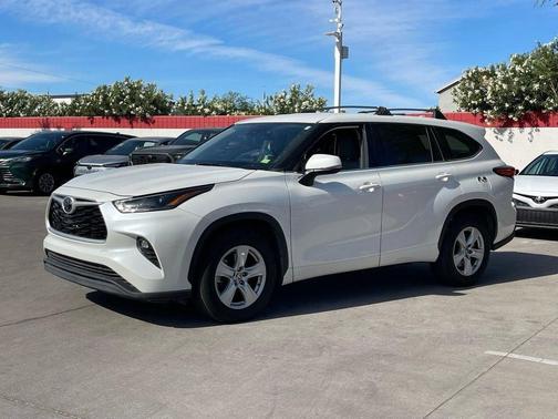 Blizzard Pearl 2021 Toyota Highlander LE