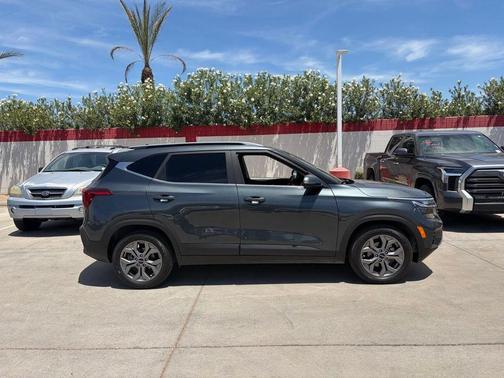 Gravity Gray 2024 Kia Seltos S