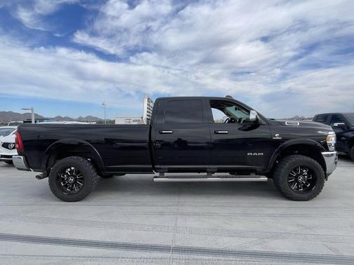 2019 RAM 2500 Laramie Crew Cab 4x4 8' Box