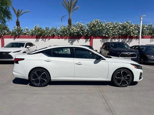 2023 Nissan Altima SR FWD