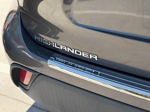 Magnetic Gray Metallic 2021 Toyota Highlander L